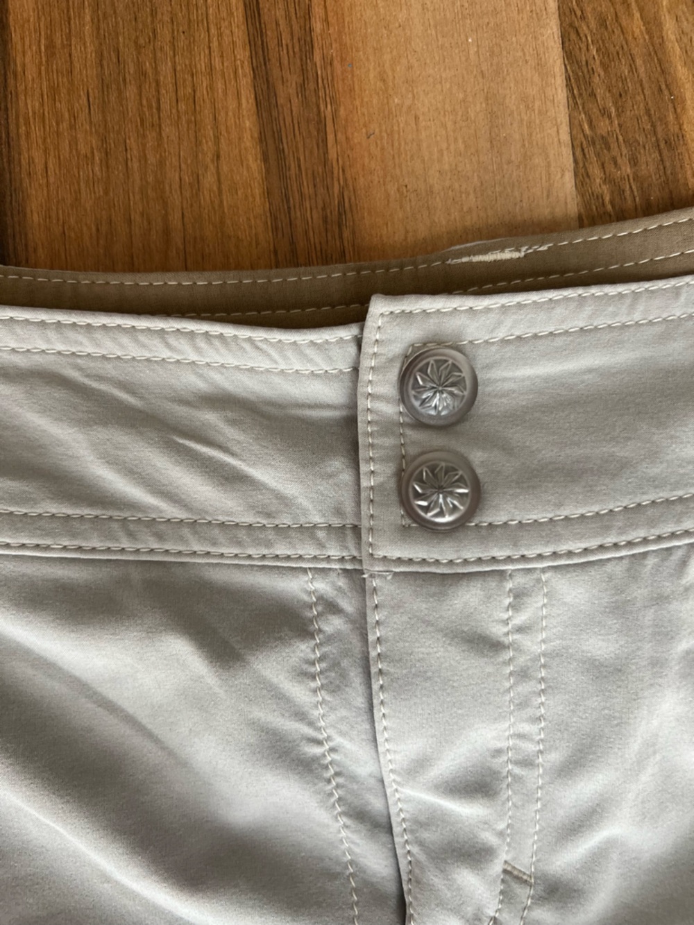 Athleta light gray / cream pleated skort, size 10, EUC - Picture 5 of 9